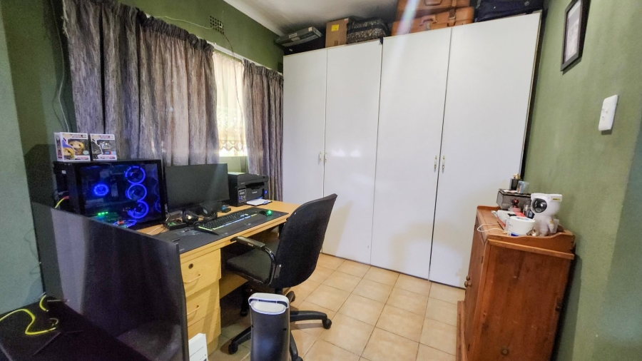 4 Bedroom Property for Sale in Flamwood North West